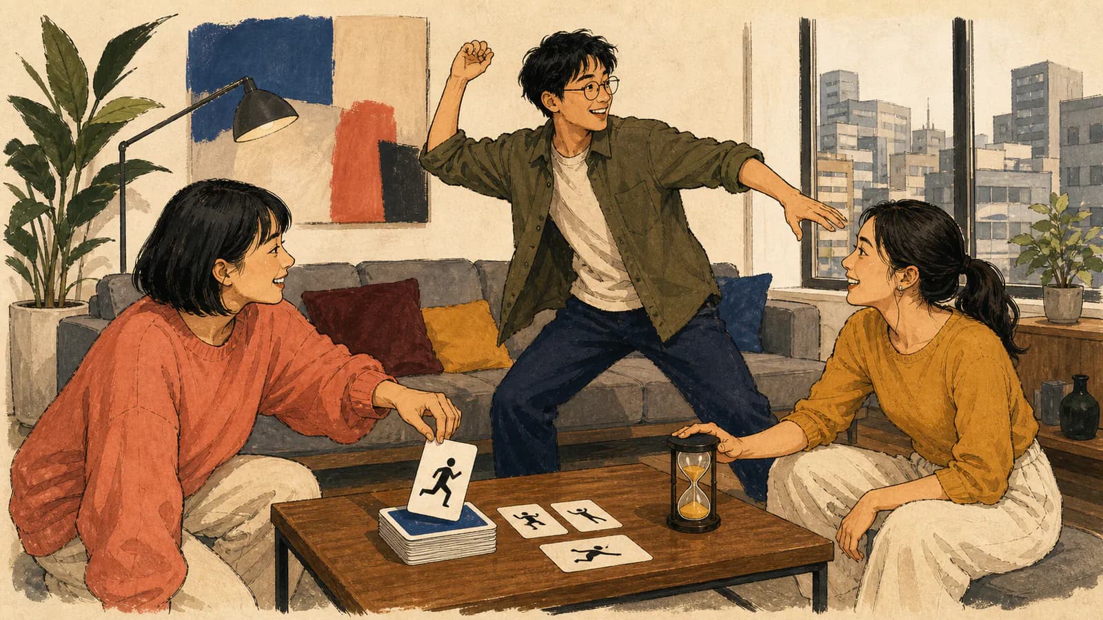 コンパクトな都会のリビングでアクションカードゲームを楽しむ三人の大人。男性がボールを投げる動作を演じ、女性が山札からカードを引き、もう一人の女性がテーブルの小さな砂時計で時間を計っている。